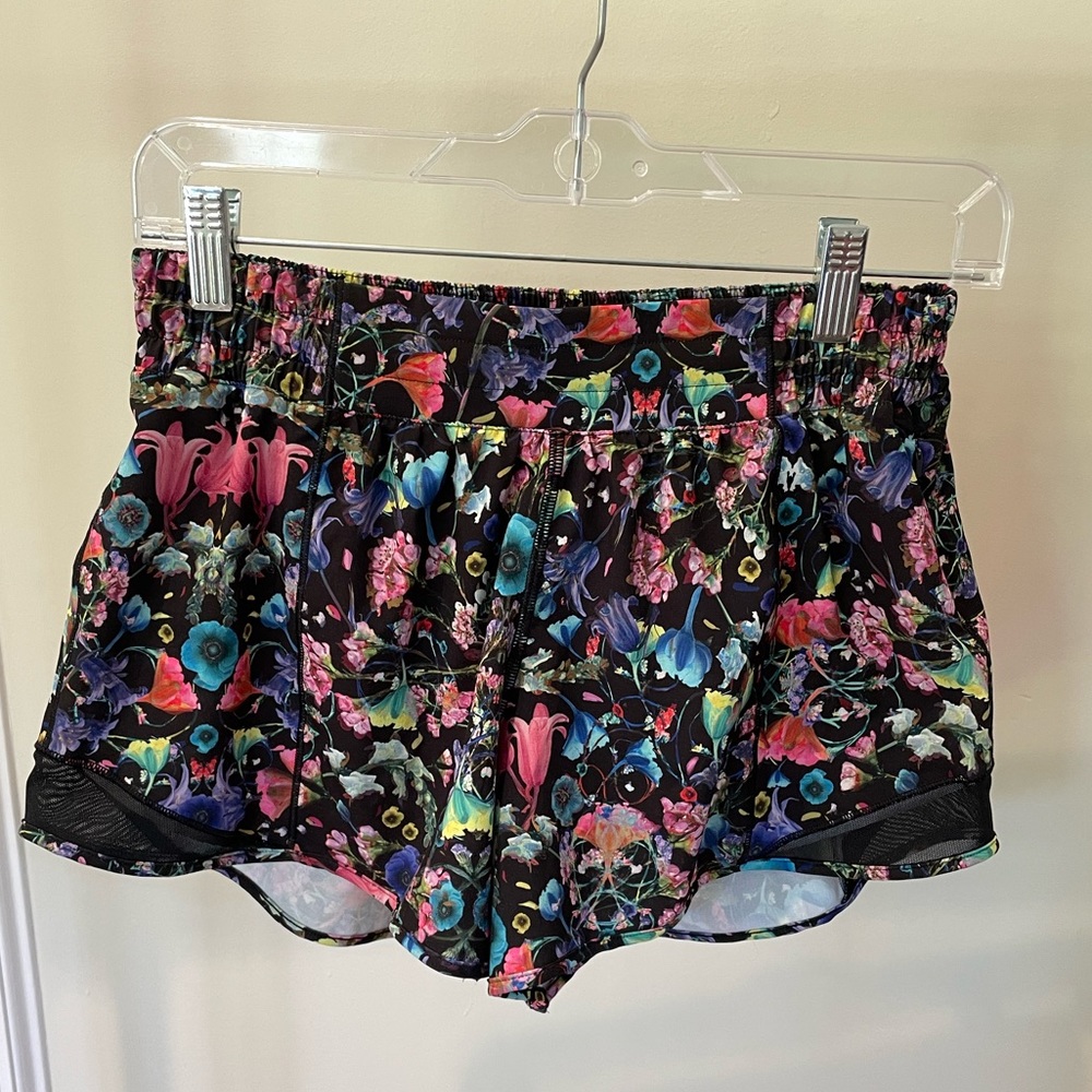 Lululemon Hotty Hot Low Rise Shorts